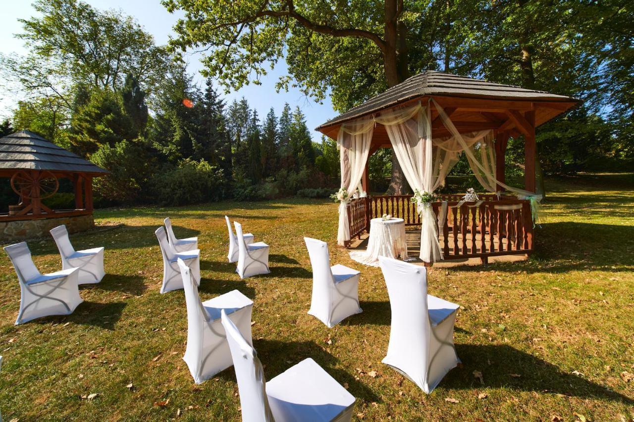 Penzion Zámek Lešany Netvořice Exterior foto