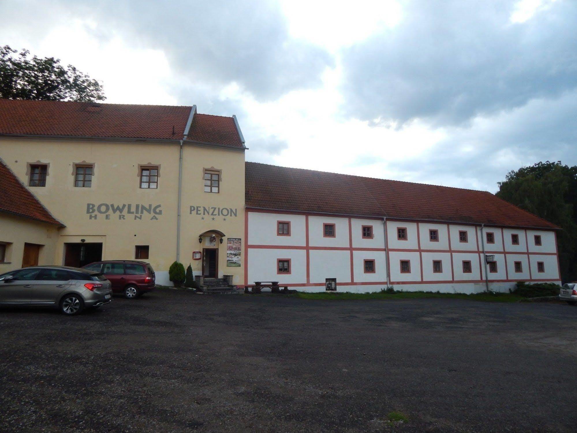 Penzion Zámek Lešany Netvořice Exterior foto